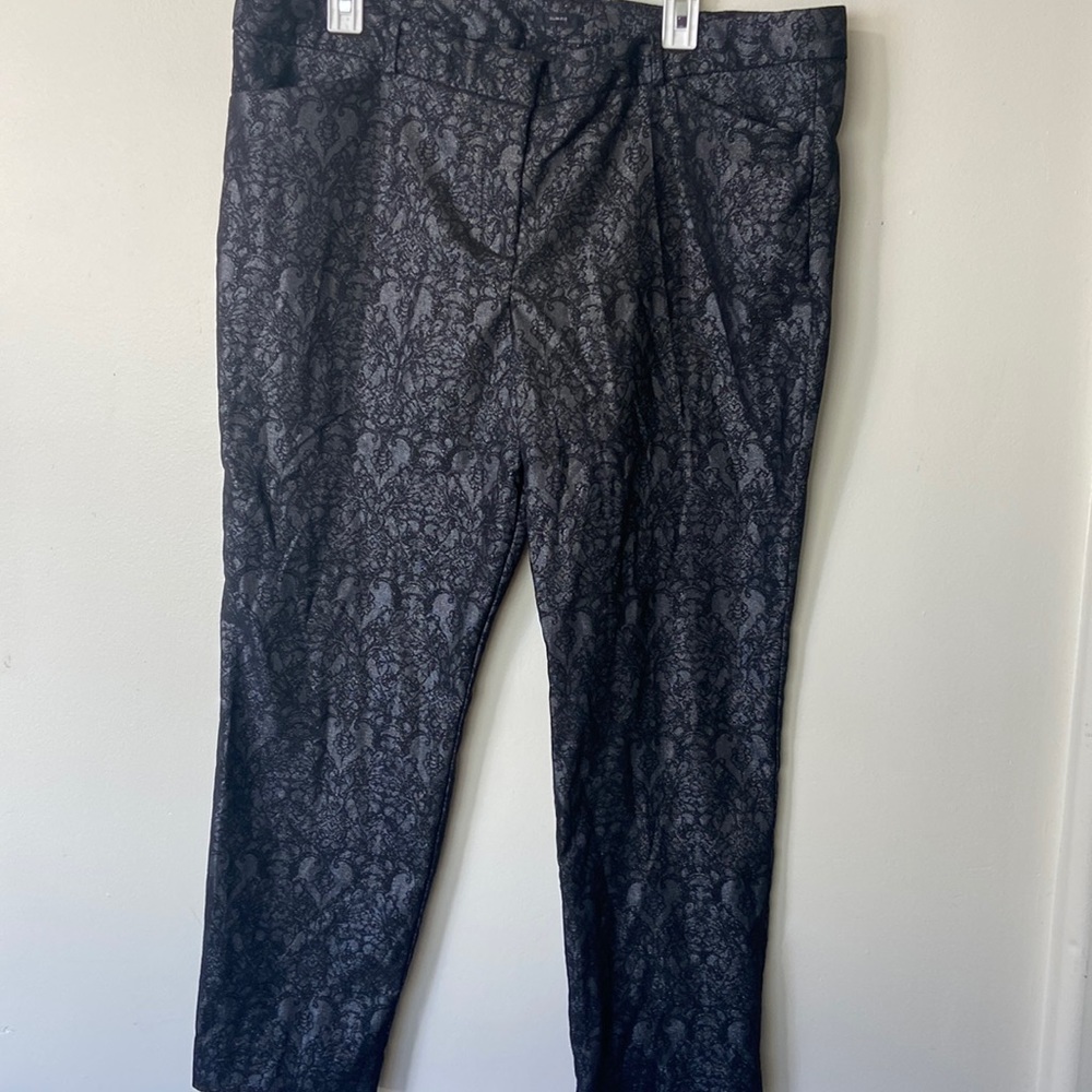 Jacquard, sparkle print Worthington slim fit ankle pants in black. Gorgeous!